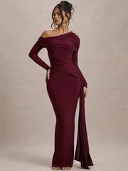 Robe moulante à col asymétrique et manches drapées