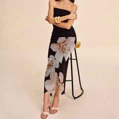 Robe de vacances moulante sans bretelles à fleurs et à volants