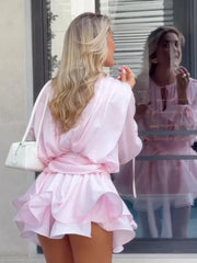 Robe courte à fleurs roses 3D et col en V