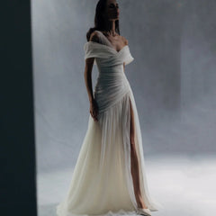 Robe de bal en tulle fendue sur le haut, épaules dénudées, coupe trapèze