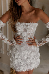 Robe de vacances bustier ornée d'appliqués de perles