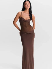 Robe longue à bretelles torsadées et empiècements en résille