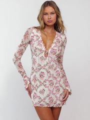 Robe mini moulante à volants floraux et col en V