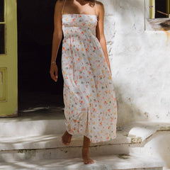 Robe de vacances à bretelles fines et smockées à fleurs, avec dos lacé