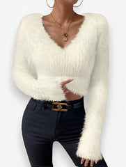 Pull court slim en peluche à col en V
