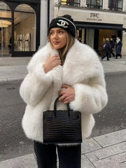 Manteau streetwear à revers en fourrure de renard duveteuse