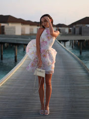 Robe mini imprimée à volants et dos nu