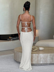 Robe moulante blanche à fines bretelles en maille ajourée