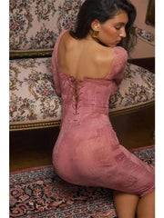 Robe midi moulante en dentelle imprimée sur le côté