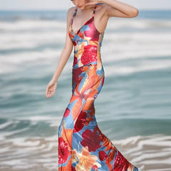 Robe de vacances à bretelles fines et à fleurs contrastées et perles