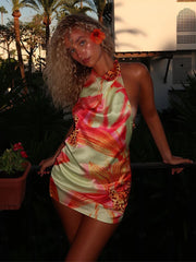 Robe mini chic à fleurs en satin dos nu