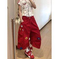 Pantalon en denim rouge à imprimé cœur