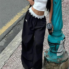 Pantalon cargo de jogging à empiècements en dentelle