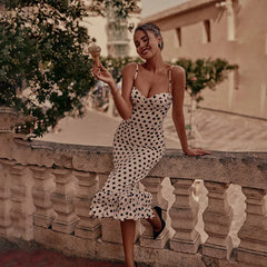 Robe de bal froncée à bretelles et à pois