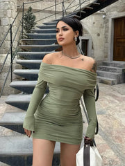 Robe mini moulante à épaules dénudées et froncée