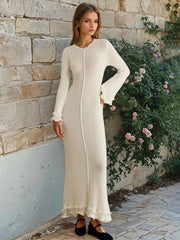 Robe longue plissée en maille ondulée et dentelle