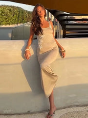 Robe moulante en maille brodée et sequins