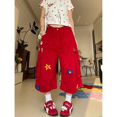 Pantalon en denim rouge à imprimé cœur