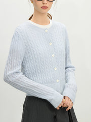 Cardigan bleu en soie à col rond orné de perles