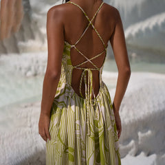 Robe de vacances à bretelles fines et smockées à fleurs, avec dos lacé