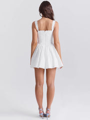 Robe moulante brodée à ceinture et col en V