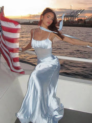 Robe longue fendue à col halter et lacets décolleté plongeant
