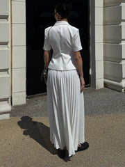 Jupe plissée à revers boutonné
