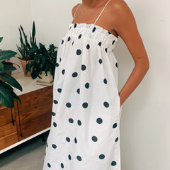 Robe de vacances trapèze à pois volantés