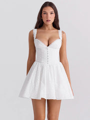 Robe moulante brodée à ceinture et col en V