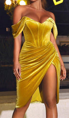 Robe corset en velours doré à épaules dénudées