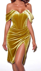 Robe corset en velours doré à épaules dénudées