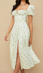 Robe midi blanche à manches bouffantes et imprimé floral vintage 