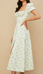 Robe midi blanche à manches bouffantes et imprimé floral vintage 