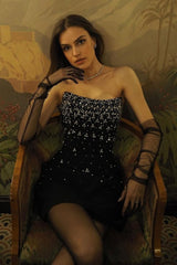 Robe de soirée bustier à fronces et strass
