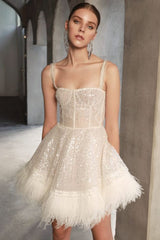 Robe de soirée bustier à plumes et sequins