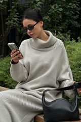 Pull oversize décontracté et minimaliste à col roulé