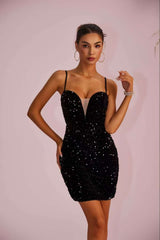 Robe de soirée à bretelles spaghetti, empiècements de sequins et fente transparente