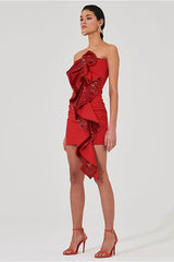 Robe de soirée sexy à bretelles et épaules dénudées, ornée d'une ceinture à sequins.