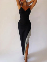 Robe nuisette noire fendue jusqu'à la cuisse 
