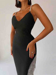 Robe nuisette noire fendue jusqu'à la cuisse 
