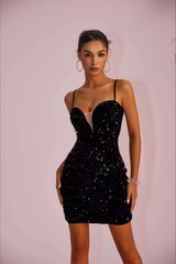 Robe de soirée à bretelles spaghetti, empiècements de sequins et fente transparente