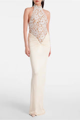 Robe de soirée moulante à dos nu et empiècements en dentelle taille haute