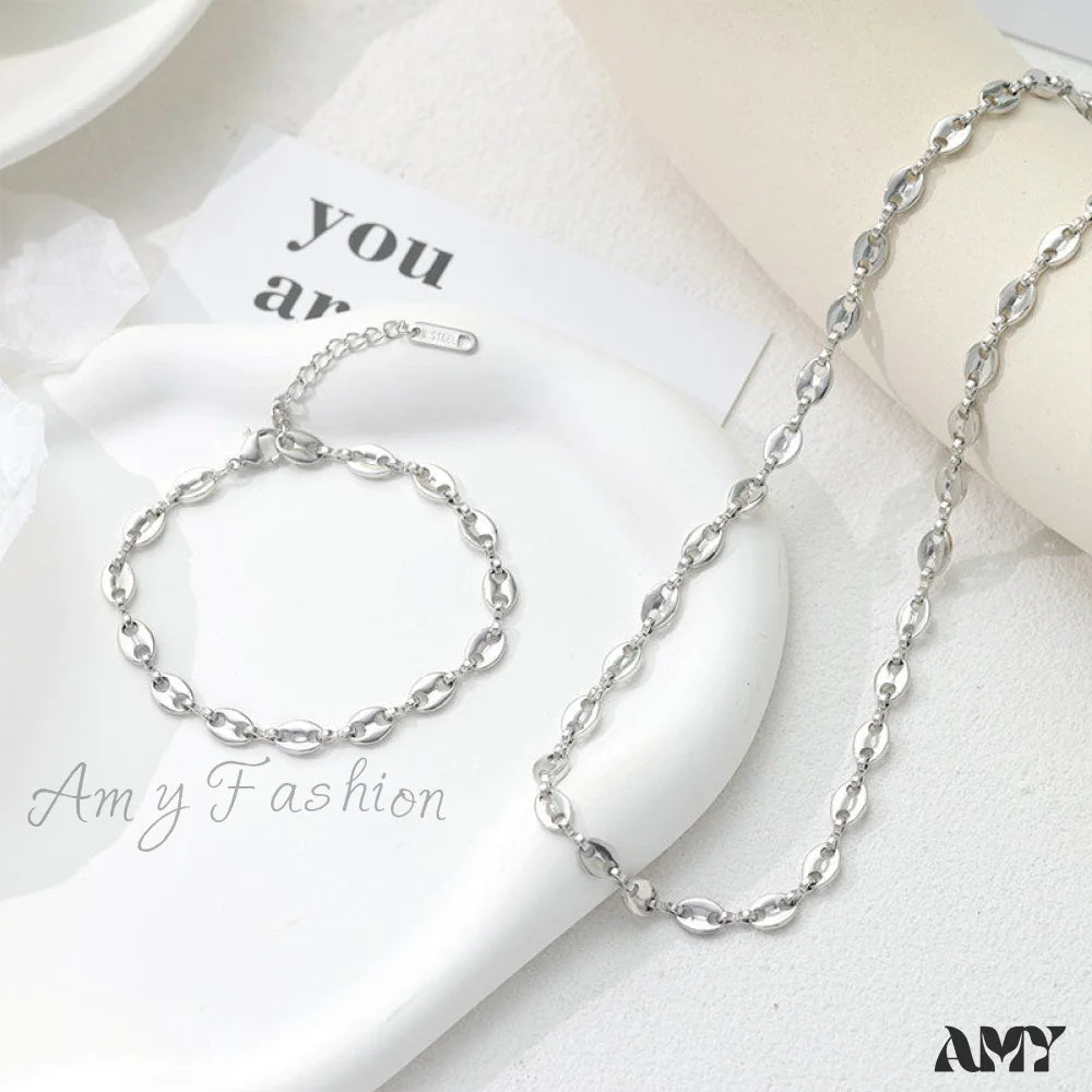 Retro Style Hollow Hot Circle Chain Necklace