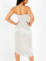 Robe dos nu fendue à chaîne métallique 