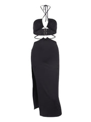 Robe fendue haute et ajourée 