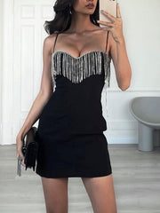 Robe moulante dos nu à pendentif 
