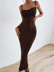 Robe à bretelles dos nu et silhouette élancée 