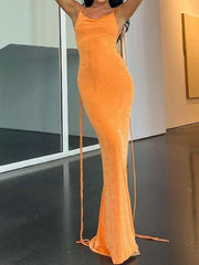 Robe moulante à lacets 
