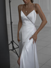Robe de soirée élégante à bretelles et col en V 