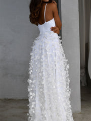 Robe de mariée romantique à décolleté plongeant en V et bretelles 
